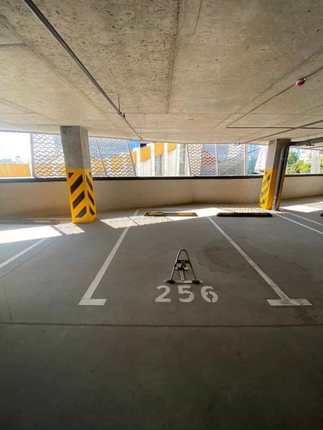 New Apart Lesi Ukrainky Blvd And Olimpiyska And Kreshchatyk And Manhattan City With Parking Kiev Exterior foto
